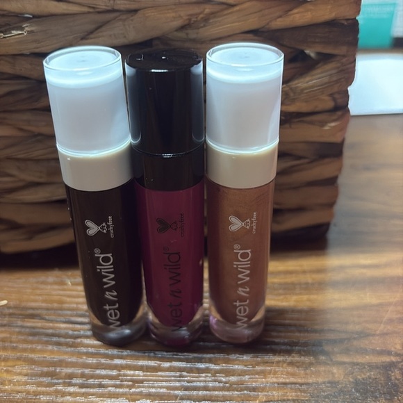 Wet n Wild Black and Purple Lipstick Set - Picture 2 of 6